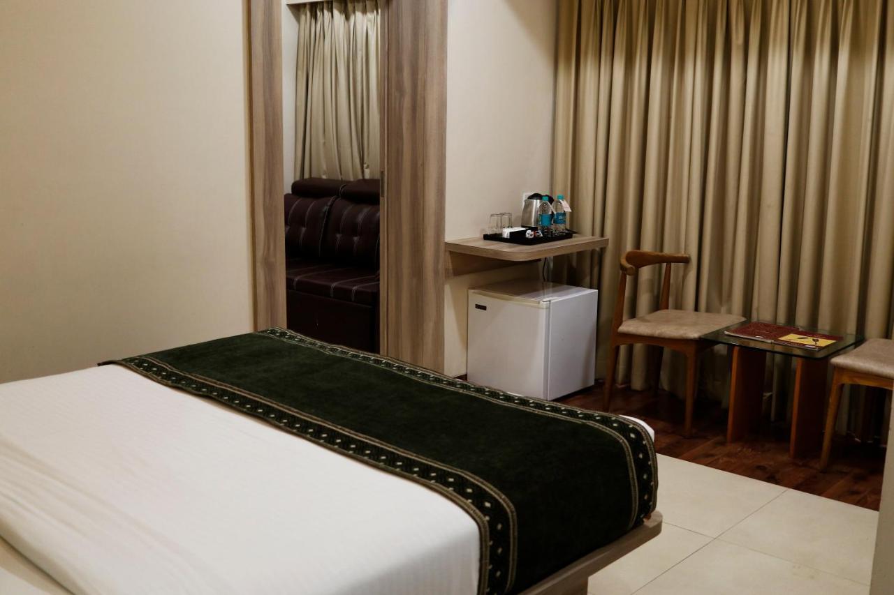 The Myriad Hotel Bhayandar Dış mekan fotoğraf