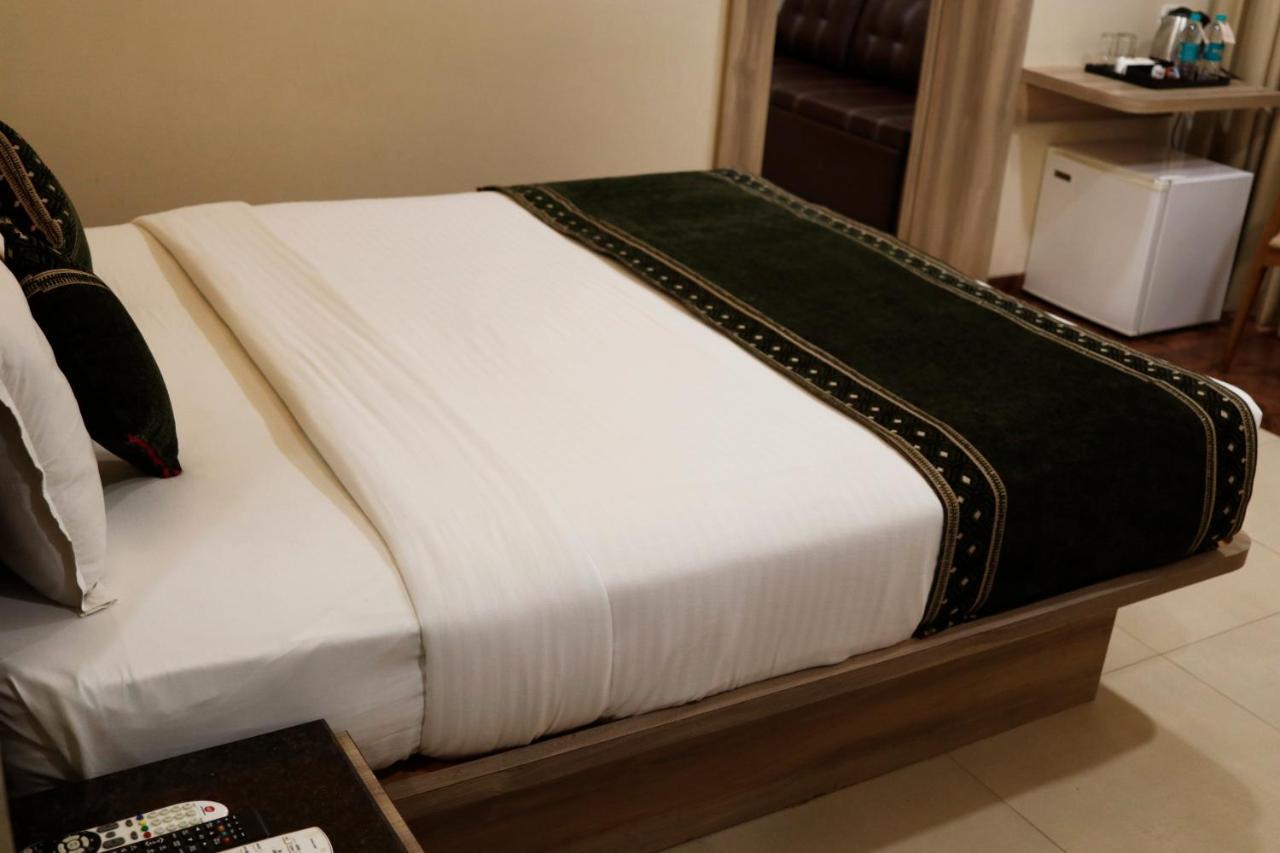 The Myriad Hotel Bhayandar Dış mekan fotoğraf
