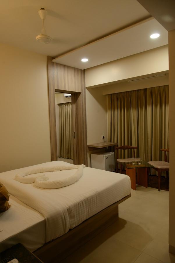 The Myriad Hotel Bhayandar Dış mekan fotoğraf